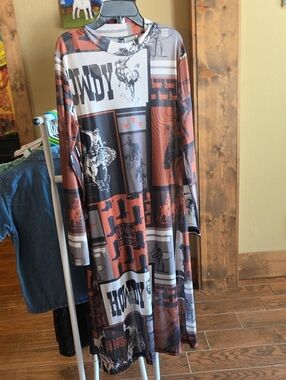 Two Fly Howdy Graphic Long-Sleeve Home Accent Dress in Rust Black